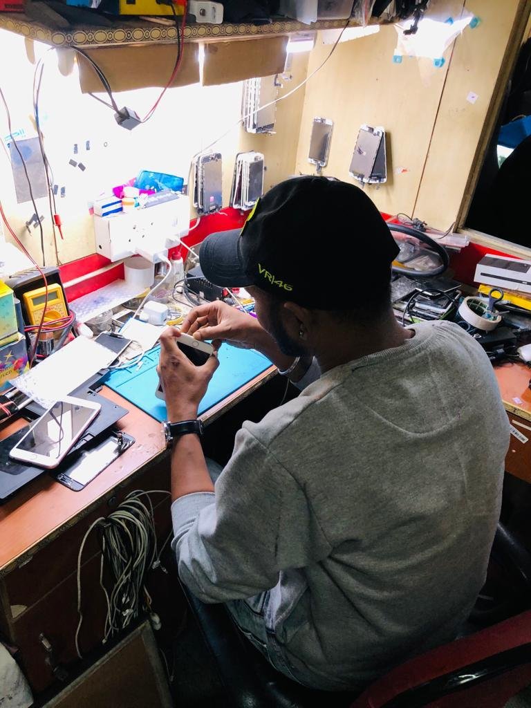 Noor communications office mobile, speaker and playstation repair