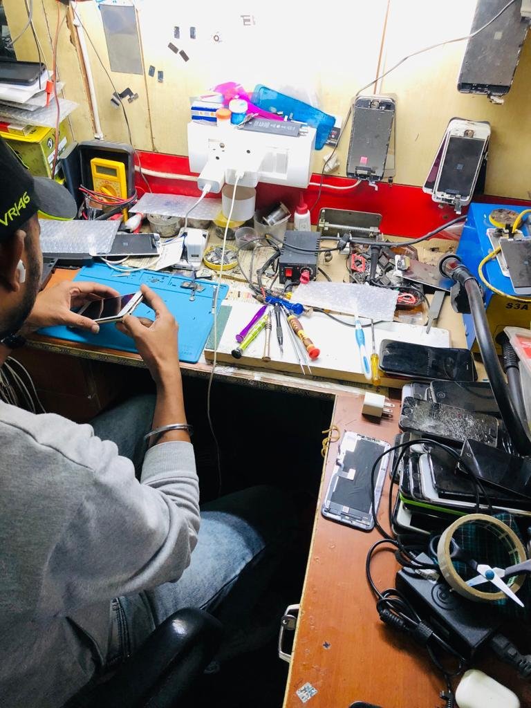 Noor communications office mobile, speaker and playstation repair -2