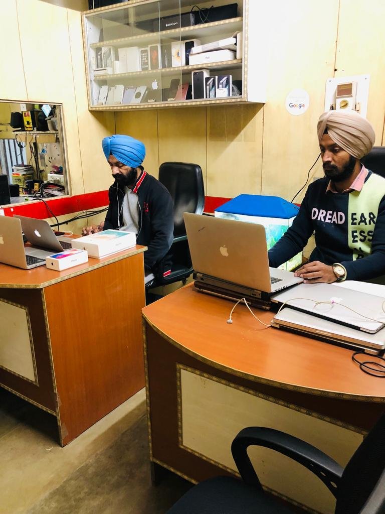 Noor communications office mobile, speaker and playstation repair delhi-1
