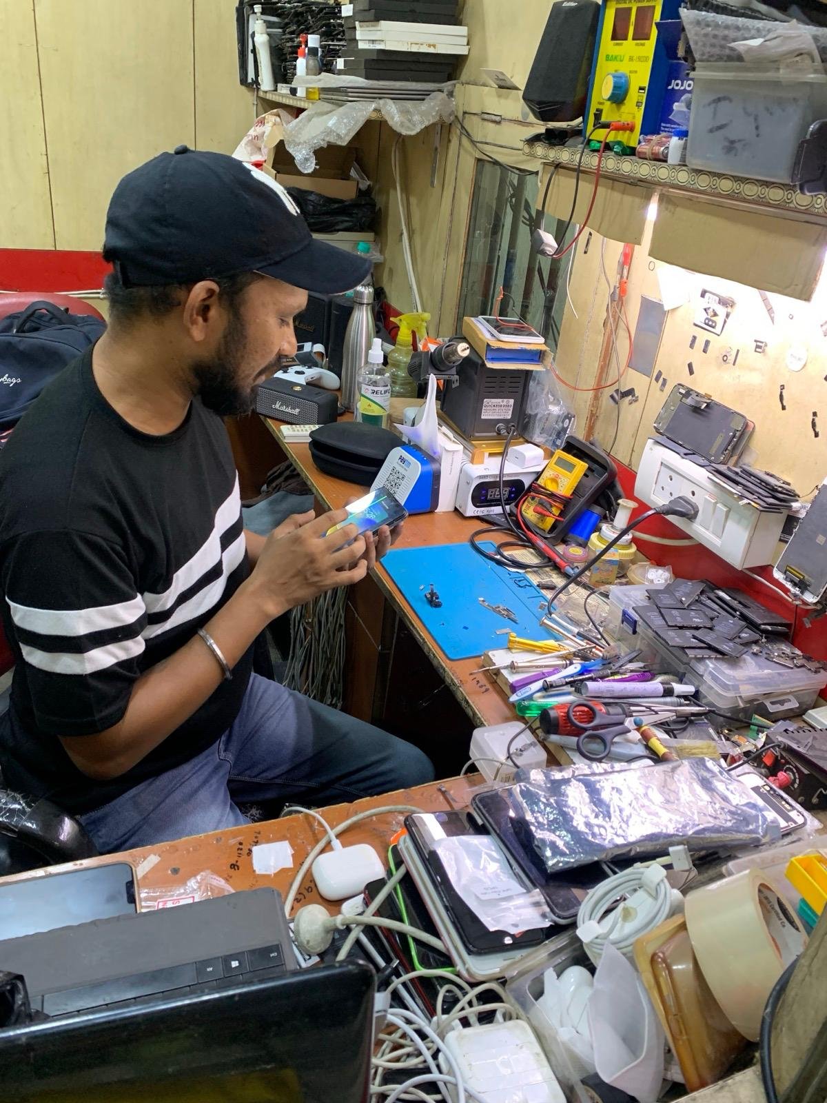 Noor communications office mobile, speaker and playstation repair delhi-2
